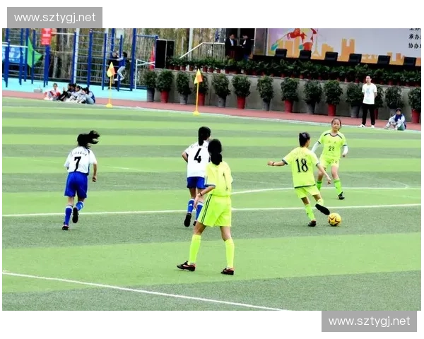 激情绿茵展青春风采高中校园足球联赛点燃梦想赛场 激情绿茵展青春风采高中校园足球联赛点燃梦想赛场